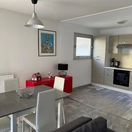 Suite Cosy, Piscine, Tennis, Parking Apartment